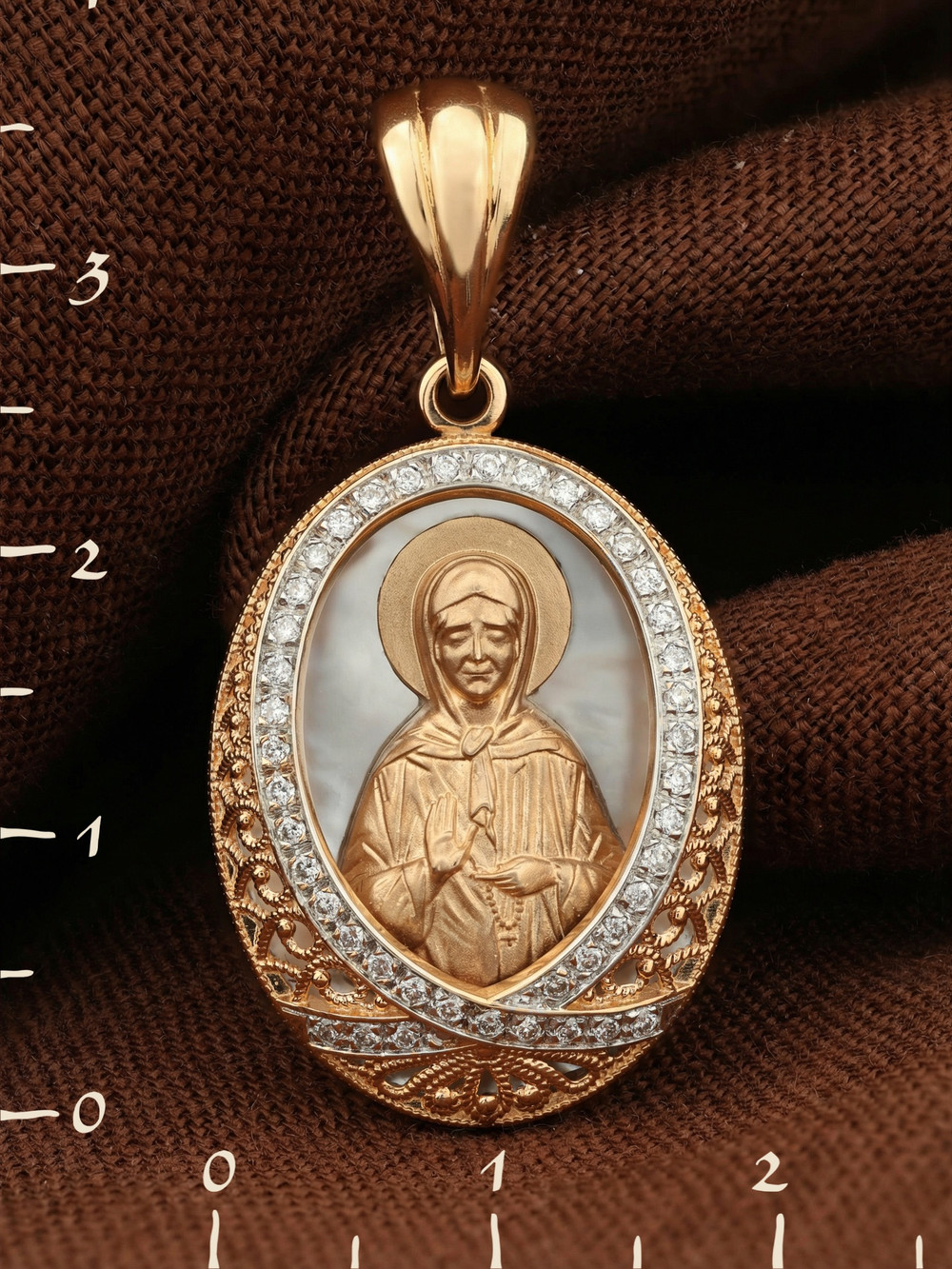 Образок из золота c бриллиантами и перламутром