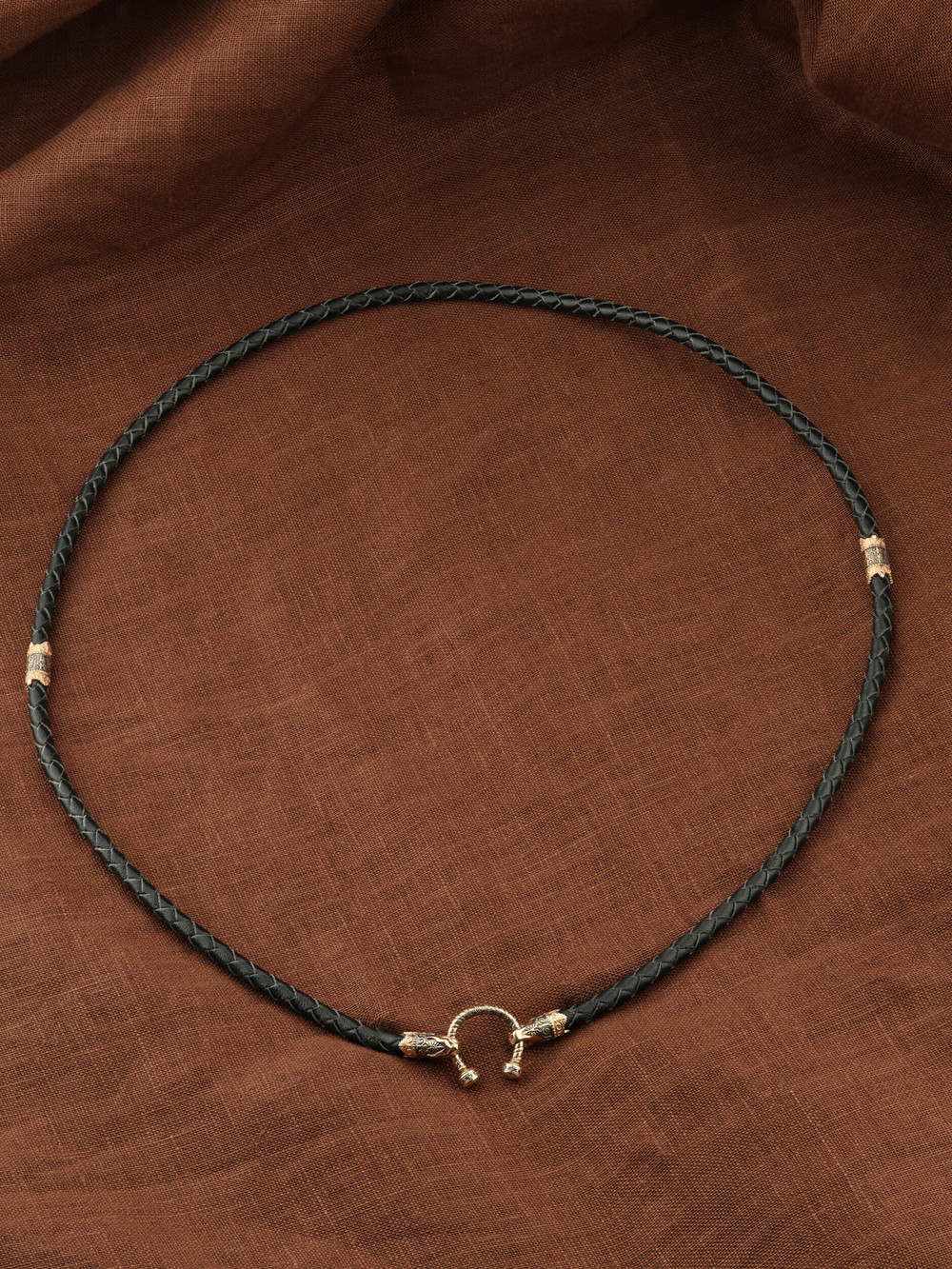 Гайтан из золота c кожаным шнурком