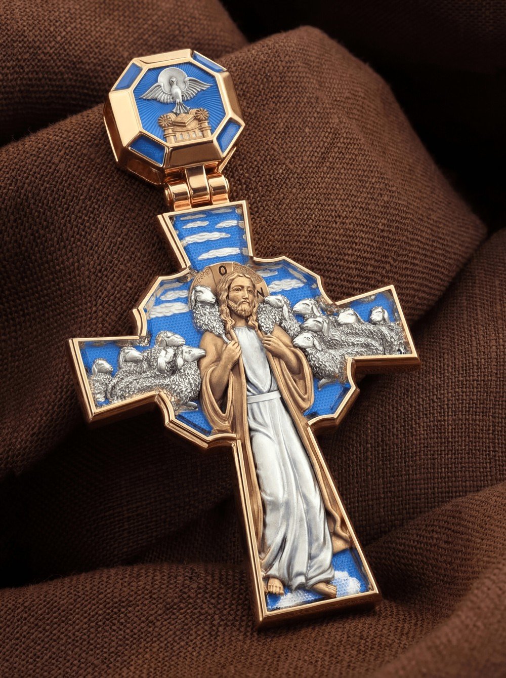 Крест из золота c эмалью