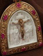 Образок из золота 585 пробы c эмалью, рубином и бивнем мамонта