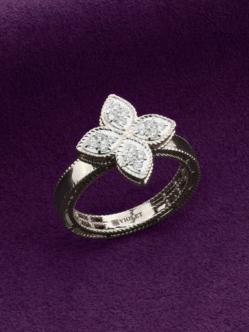 Кольцо из белого золота c бриллиантами