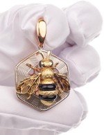 Подвеска из золота 585 пробы c эмалью, ониксом и эмалью
