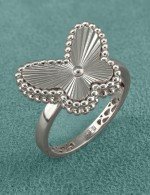 Кольцо из белого золота c рубином