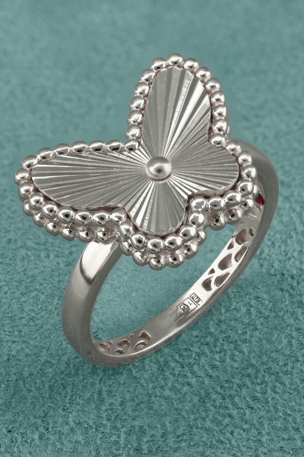 Кольцо из белого золота c рубином