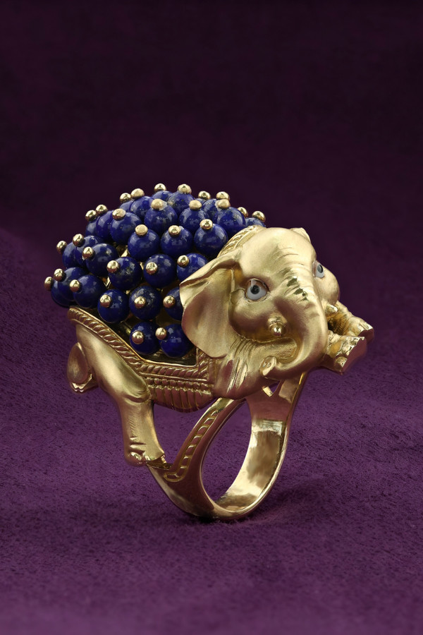 Кольцо из лимонного золота c эмалью и лазуритом