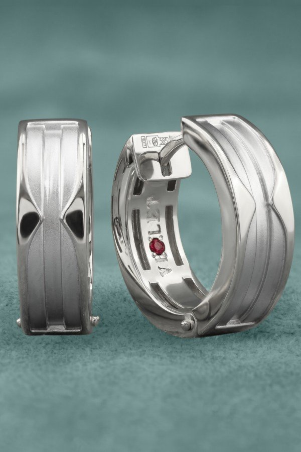 Серьги из белого золота c рубином