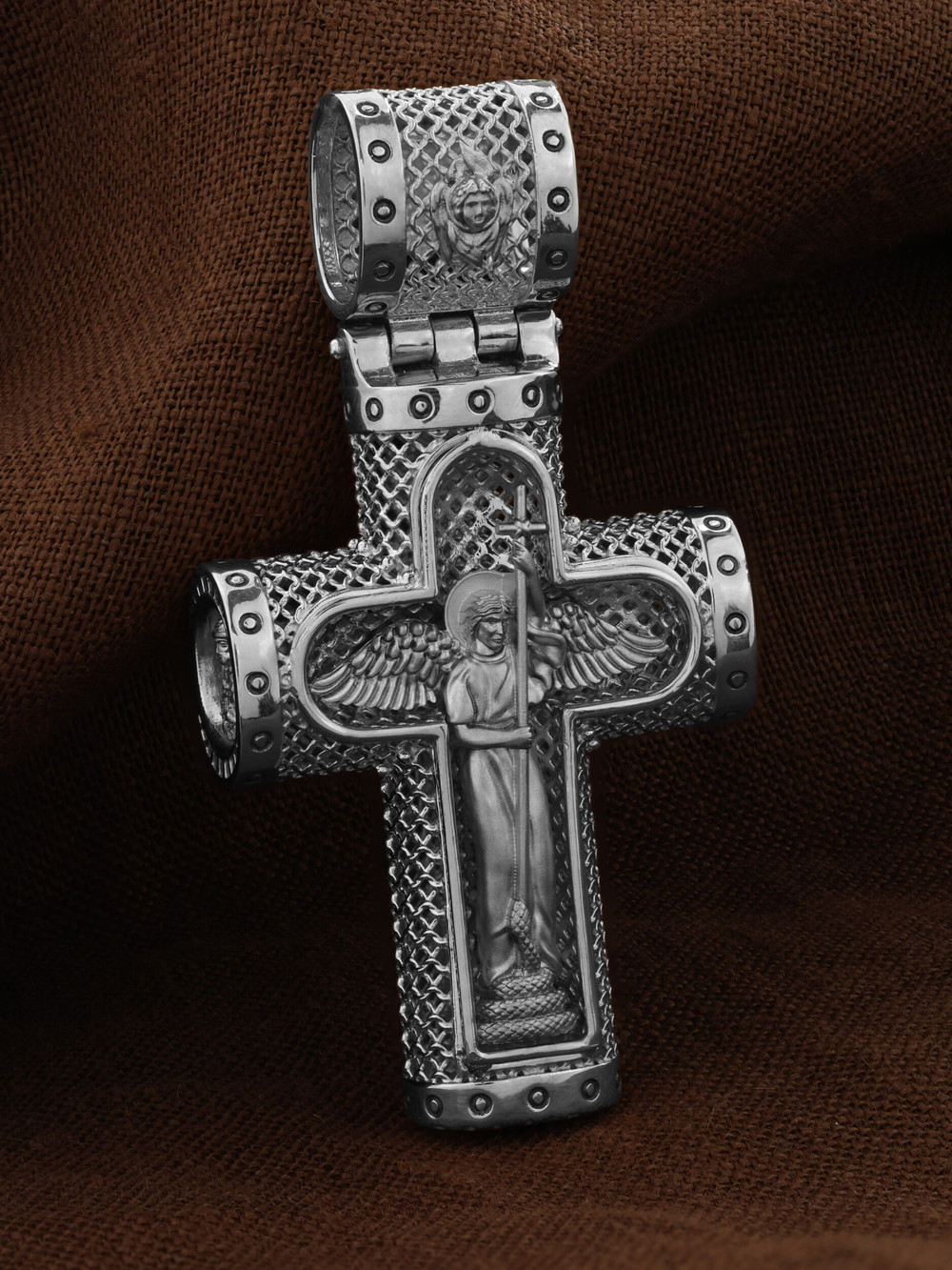 Крест из белого золота