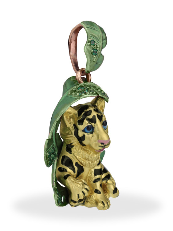 Подвеска из золота c эмалью и изумрудом