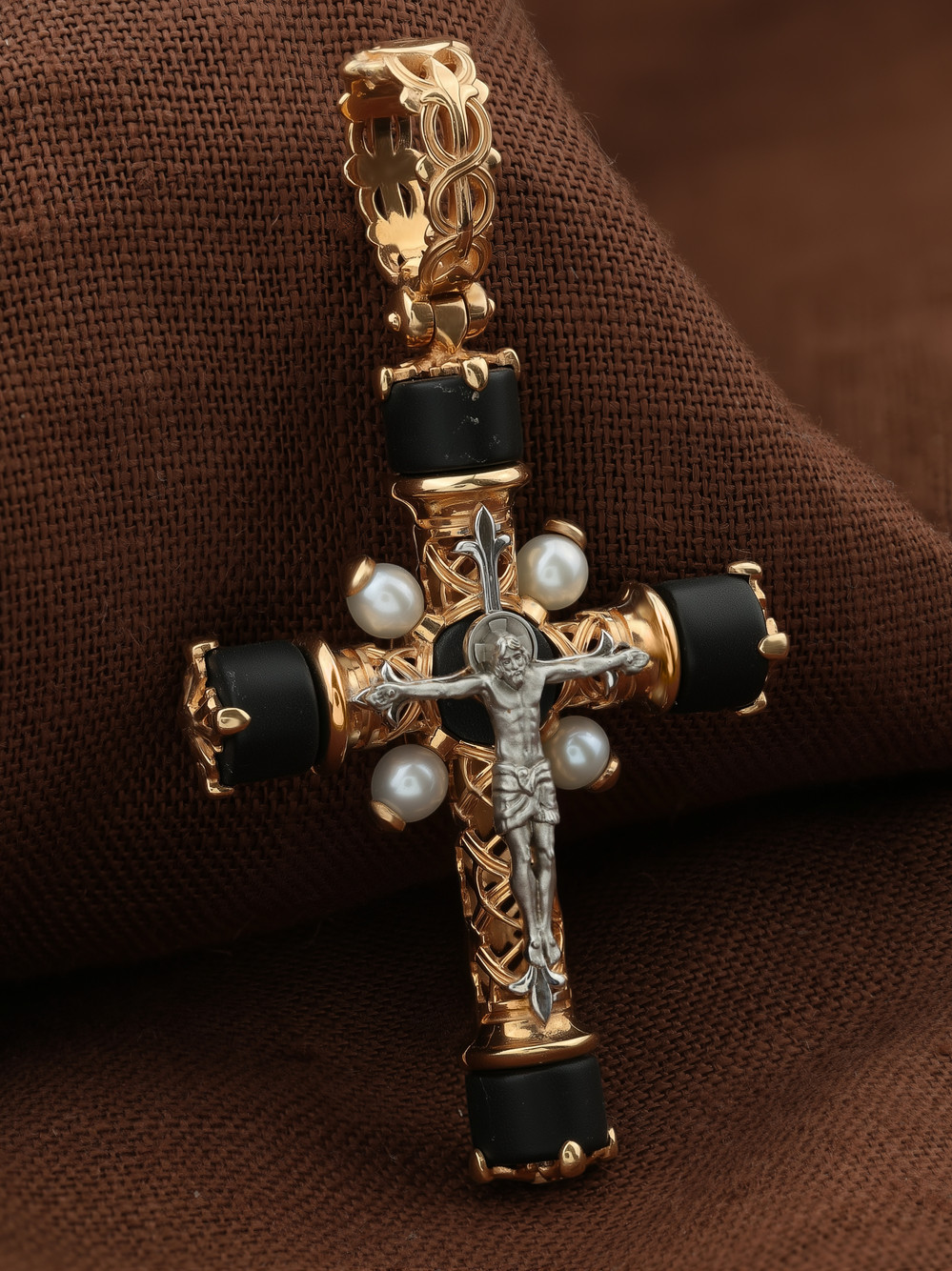 Крест из золота c ониксом и малахитом