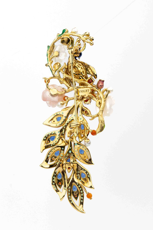 Брошь из лимонного золота c эмалью, фианитом, гранатом, жемчугом, сапфиром, кораллом и перламутром