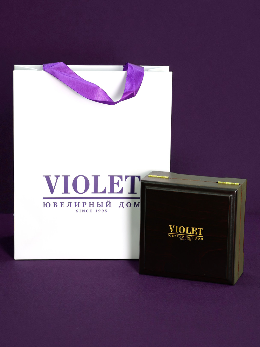 Брошь из золота c эмалью и фианитом