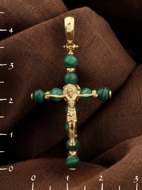 Крест из лимонного золота c малахитом