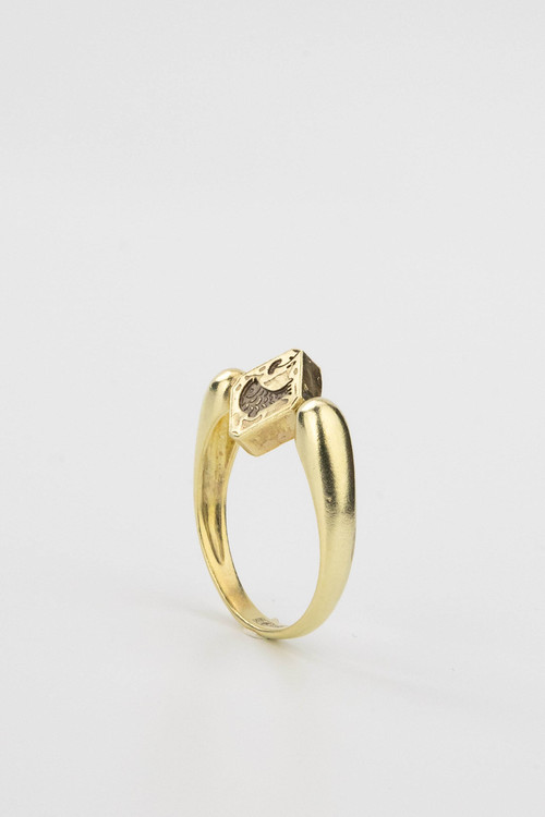 Кольцо из зелёного золота