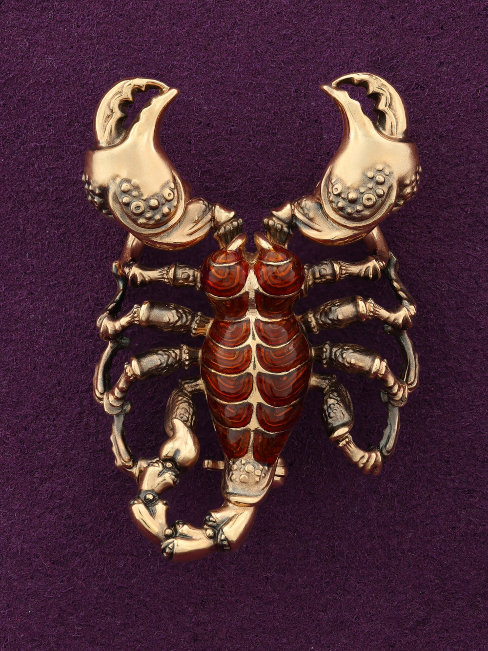 Брошь из золота c эмалью