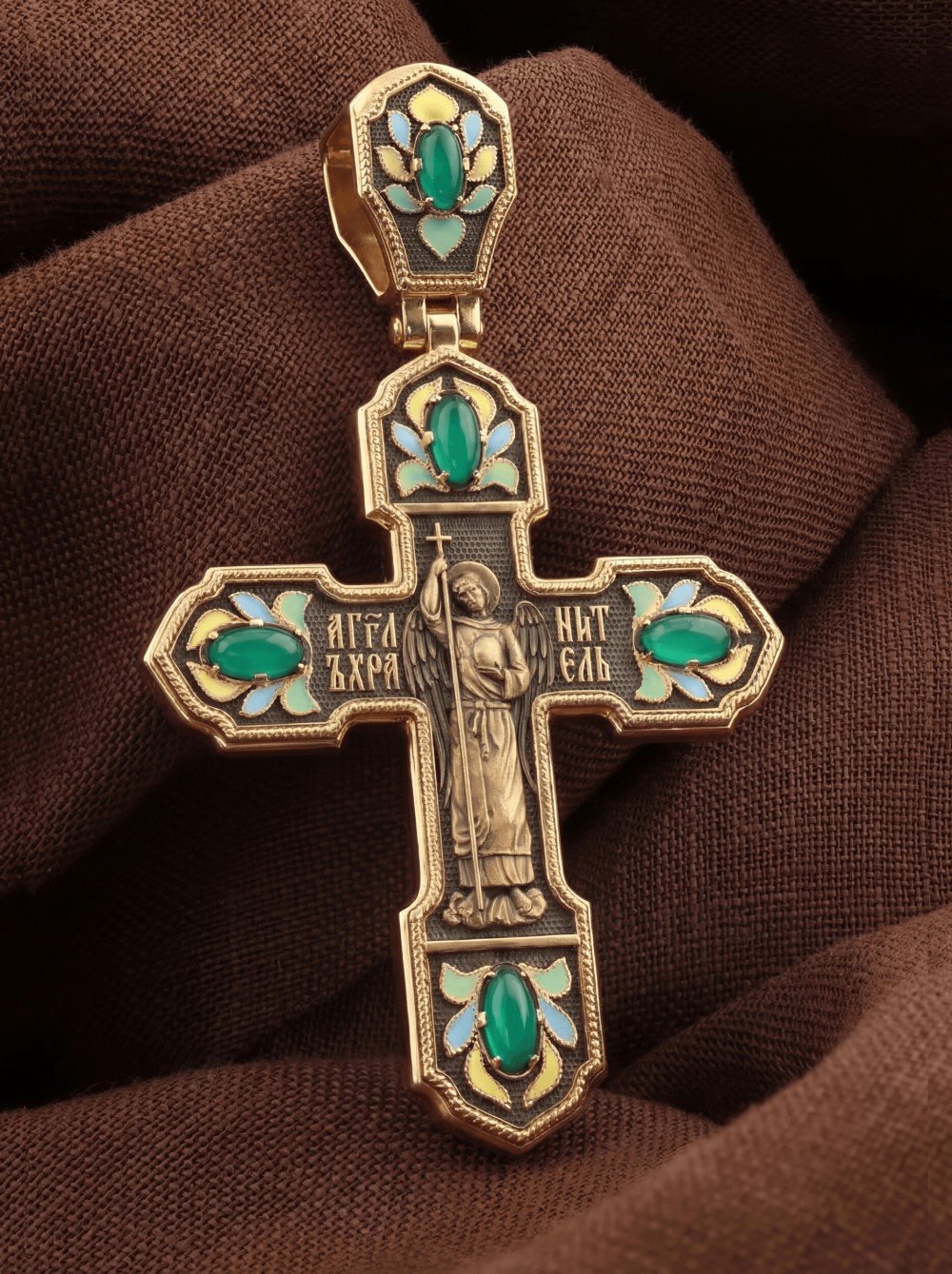 Крест из золота c эмалью и хризопразом