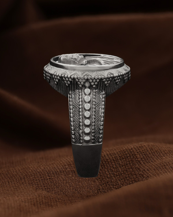 Кольцо из белого золота