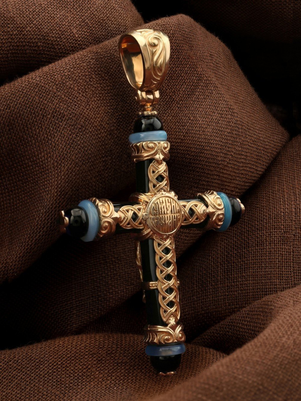 Крест из золота c ониксом и агатом