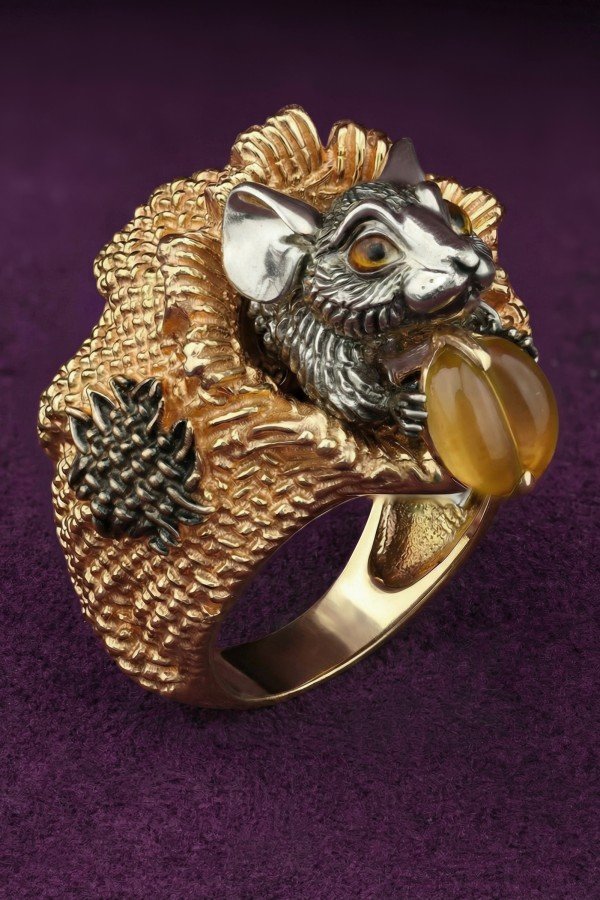 Кольцо из лимонного золота c эмалью и янтарём