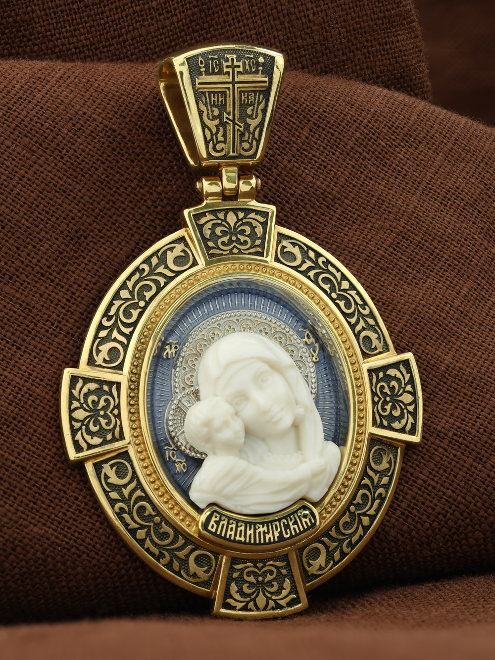 Образок из лимонного золота c эмалью и бивнем мамонта