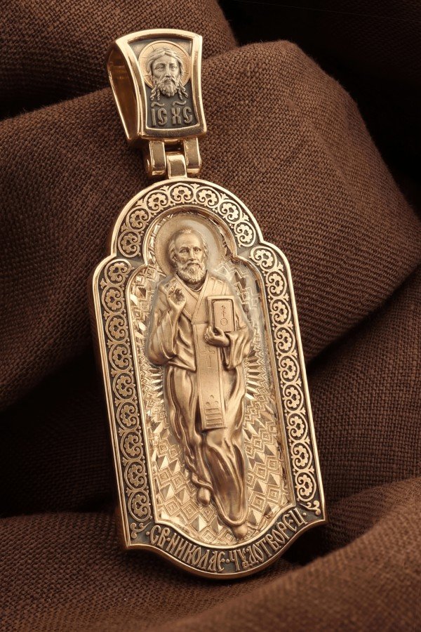 Образок из золота c эмалью