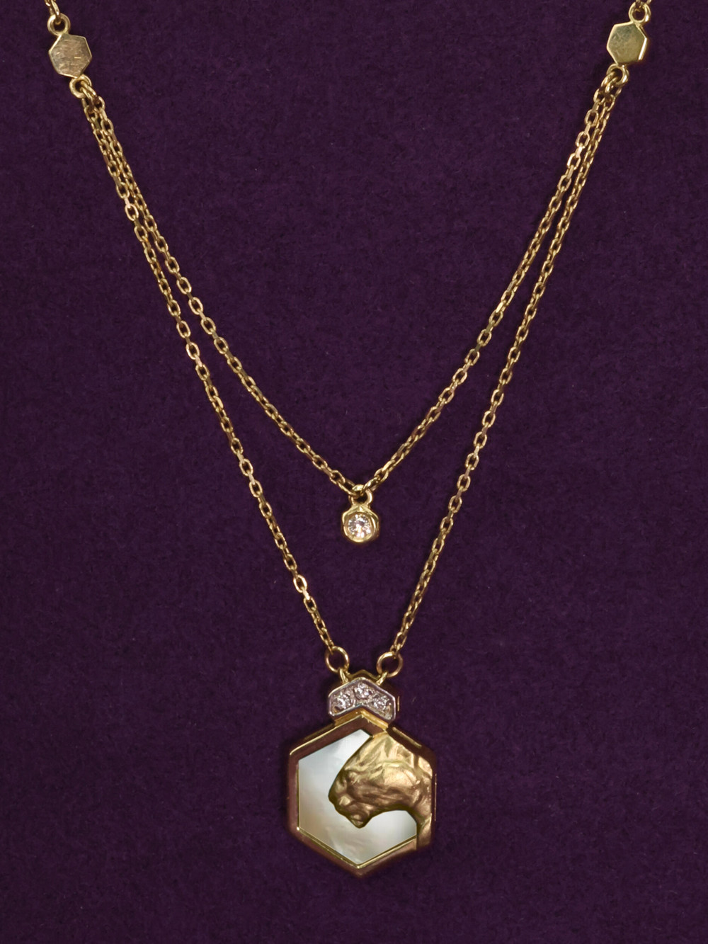 Колье из лимонного золота c бриллиантами и перламутром