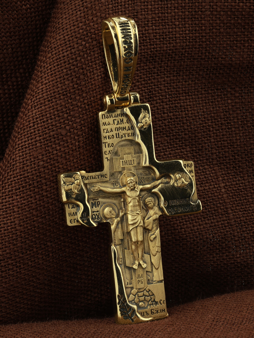 Крест из лимонного золота
