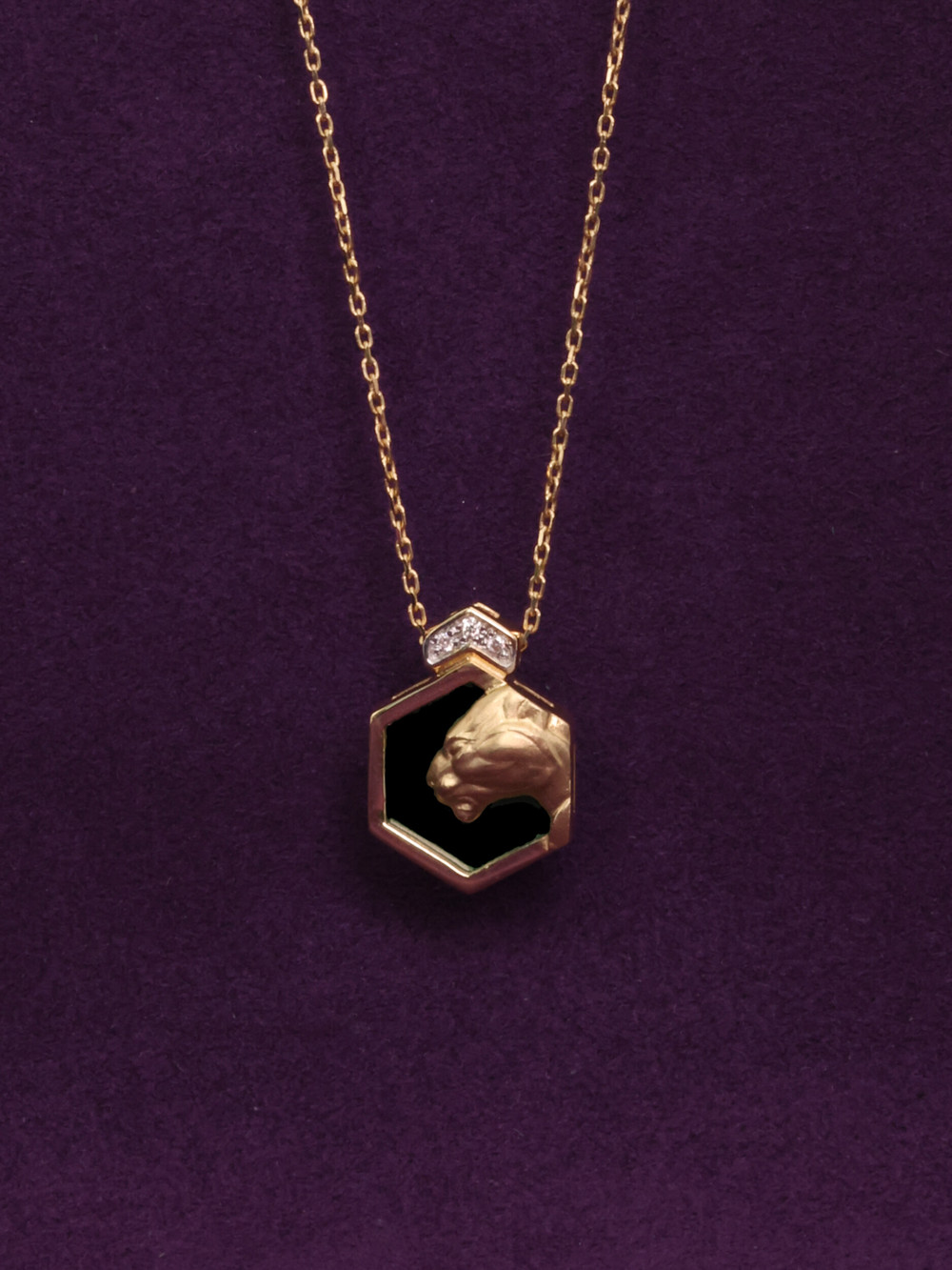 Колье из золота c бриллиантами и ониксом