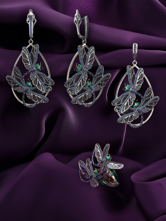 Серьги из белого золота c сапфиром и эмалью