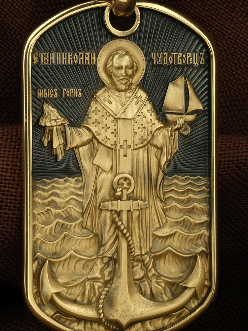 Образок из лимонного золота c эмалью