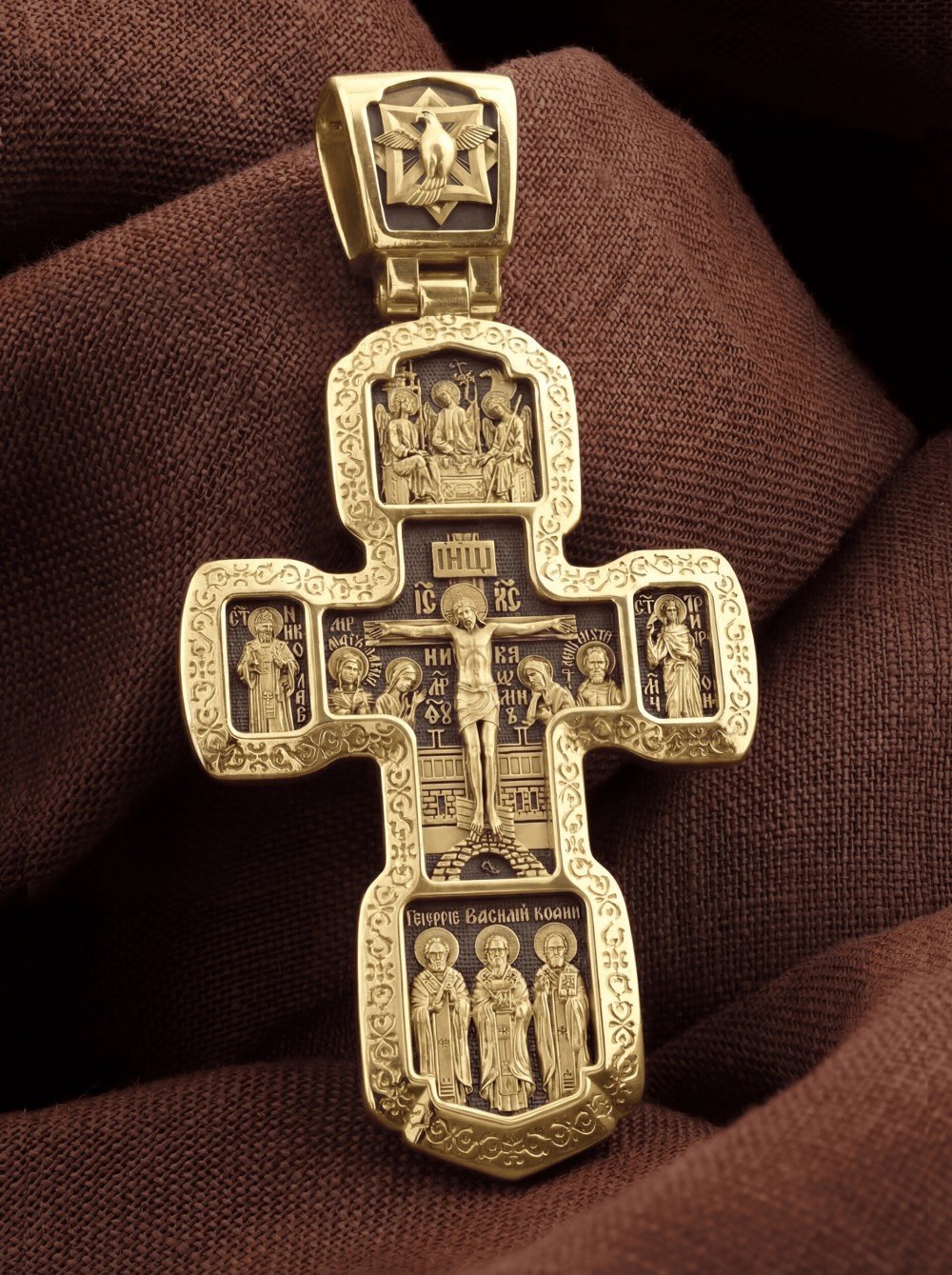 Крест из лимонного золота