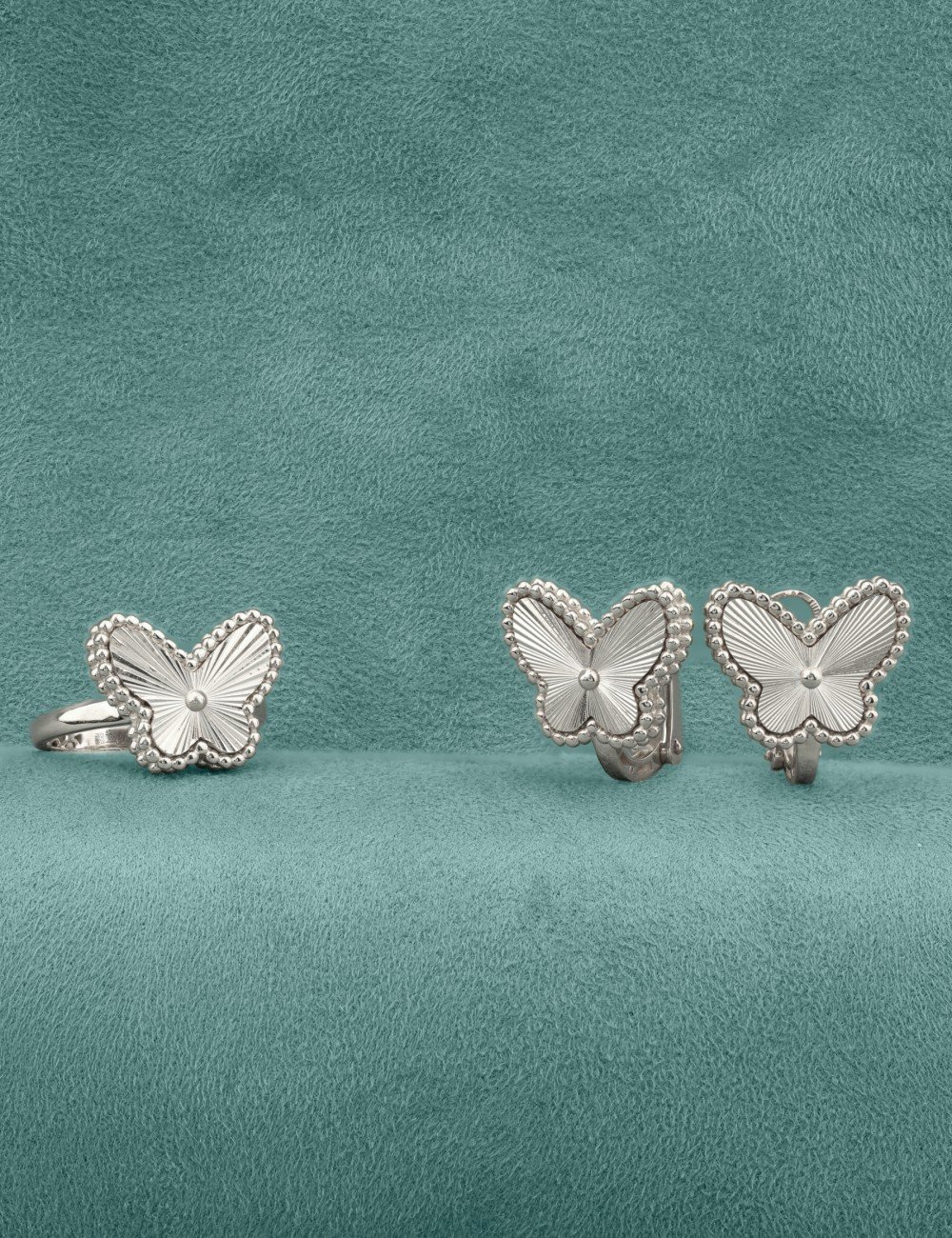 Серьги из белого золота c рубином