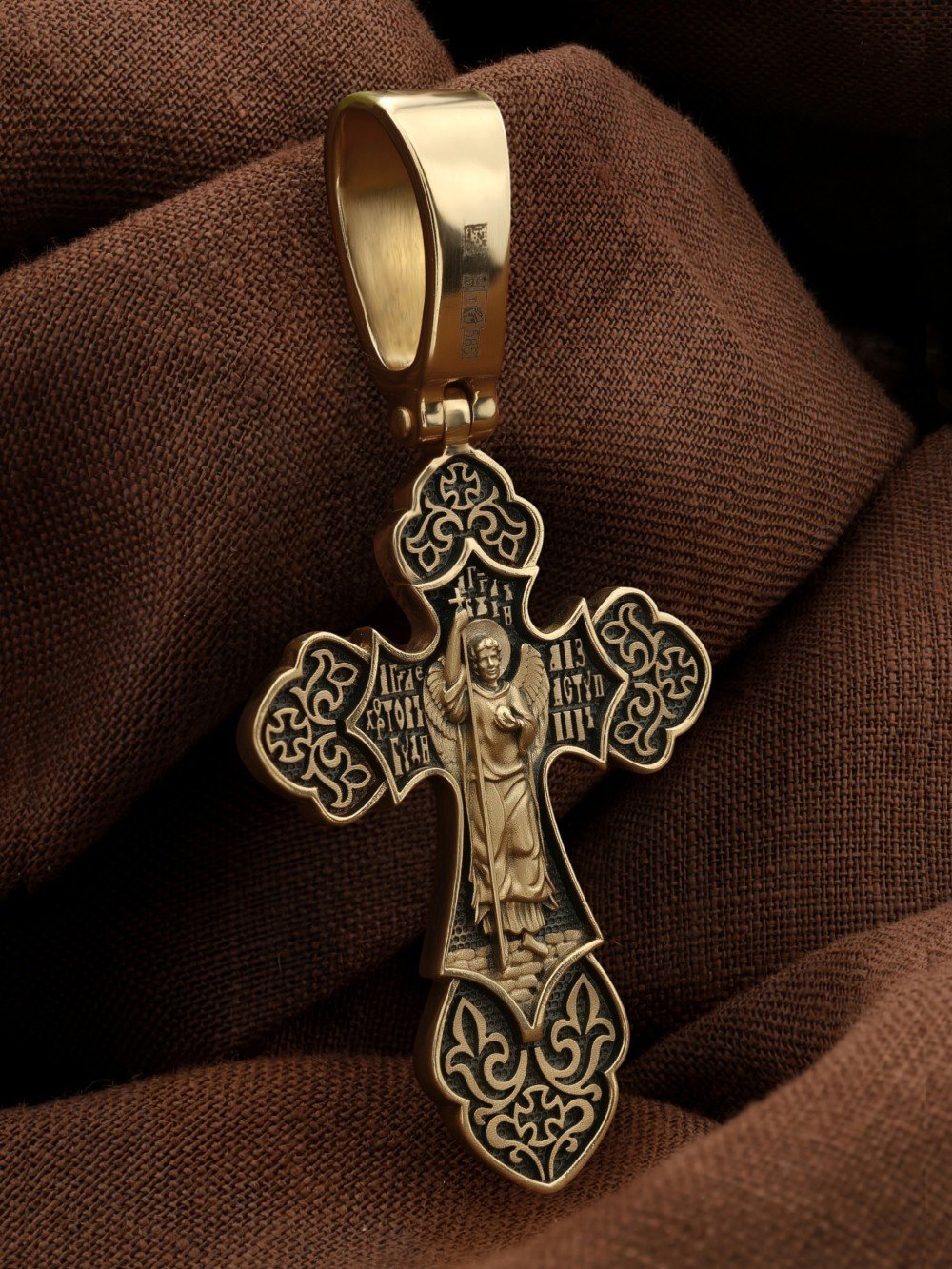 Крест из лимонного золота