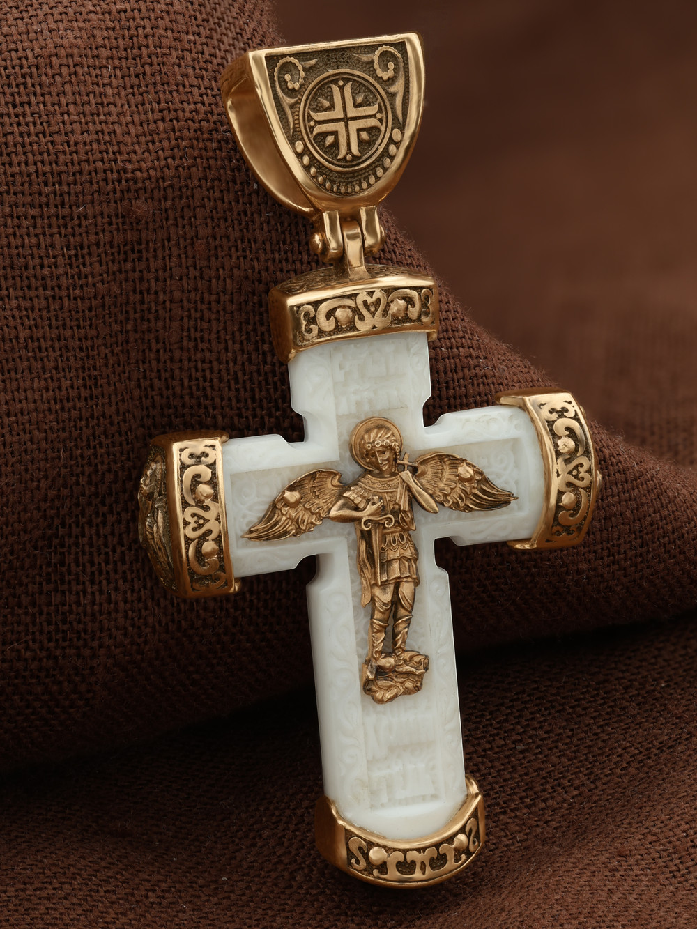 Крест из золота c бивнем мамонта