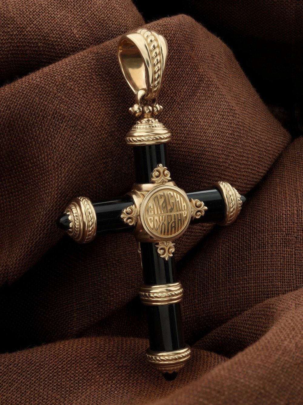 Крест из золота c ониксом