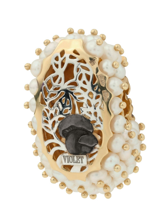 Подвеска из золота c эмалью и жемчугом