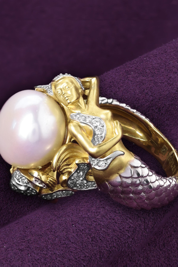 Кольцо из лимонного золота c бриллиантами и жемчугом