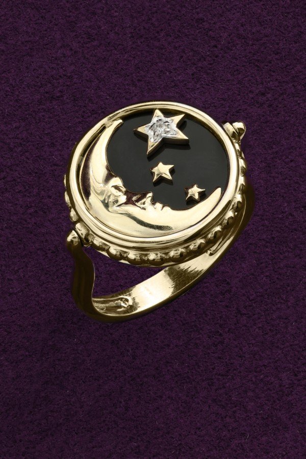 Кольцо из лимонного золота 585 пробы c бриллиантами, ониксом и перламутром