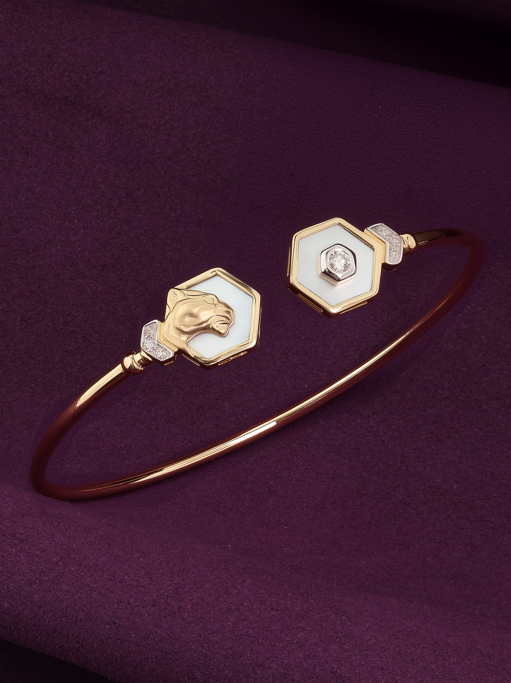 Браслет из золота c бриллиантами и перламутром