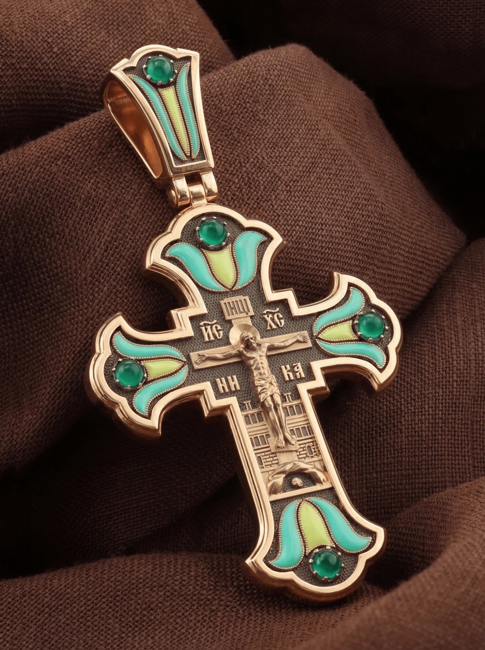 Крест из золота c эмалью и хризопразом