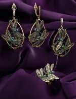 Серьги из лимонного золота 585 пробы c сапфиром, изумрудом и эмалью