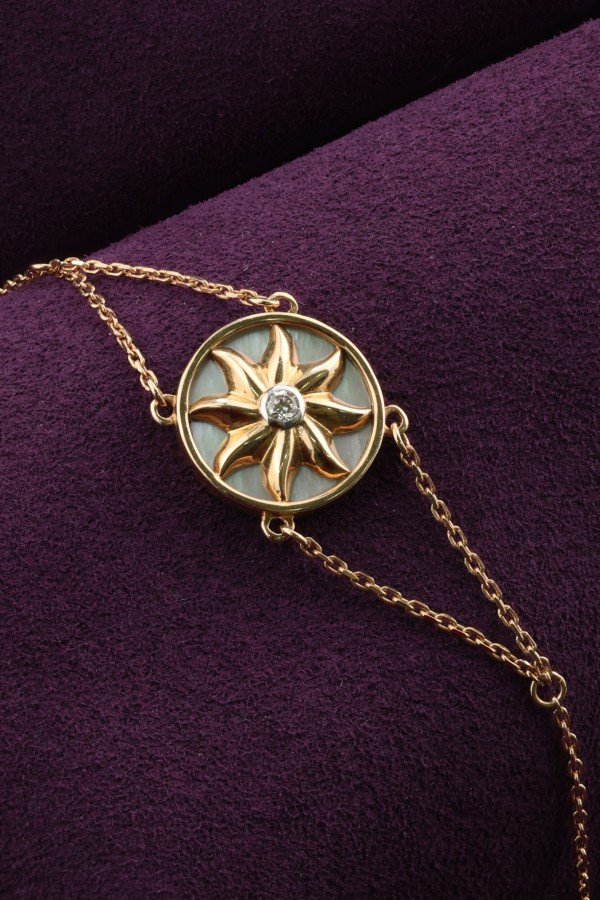 Браслет из золота c бриллиантами и перламутром