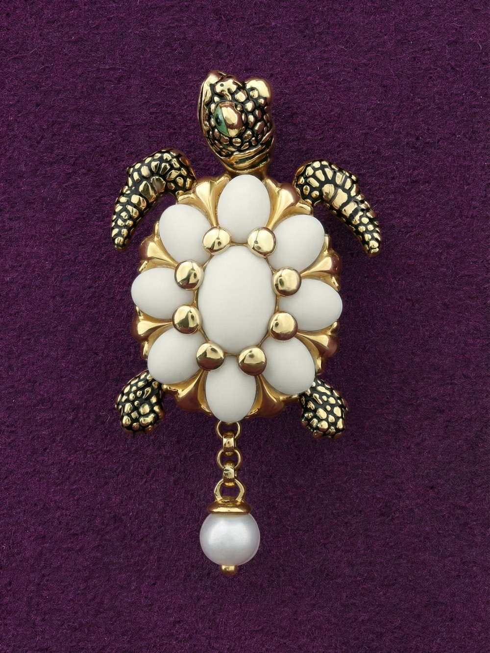 Подвеска из лимонного золота c эмалью, жемчугом и бивнем мамонта