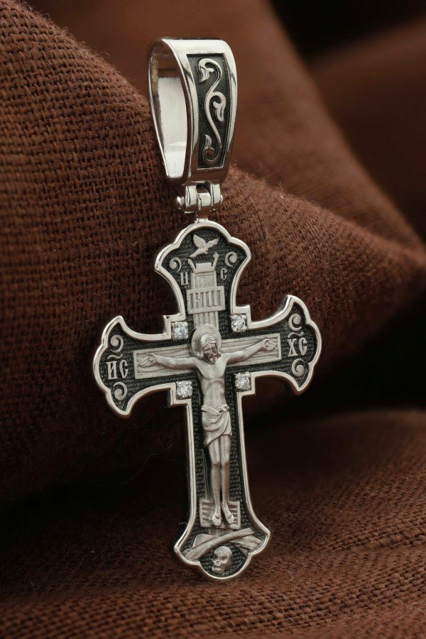 Крест из белого золота c бриллиантами