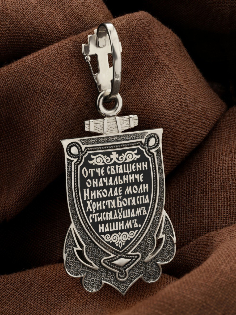 Образок из белого золота c эмалью