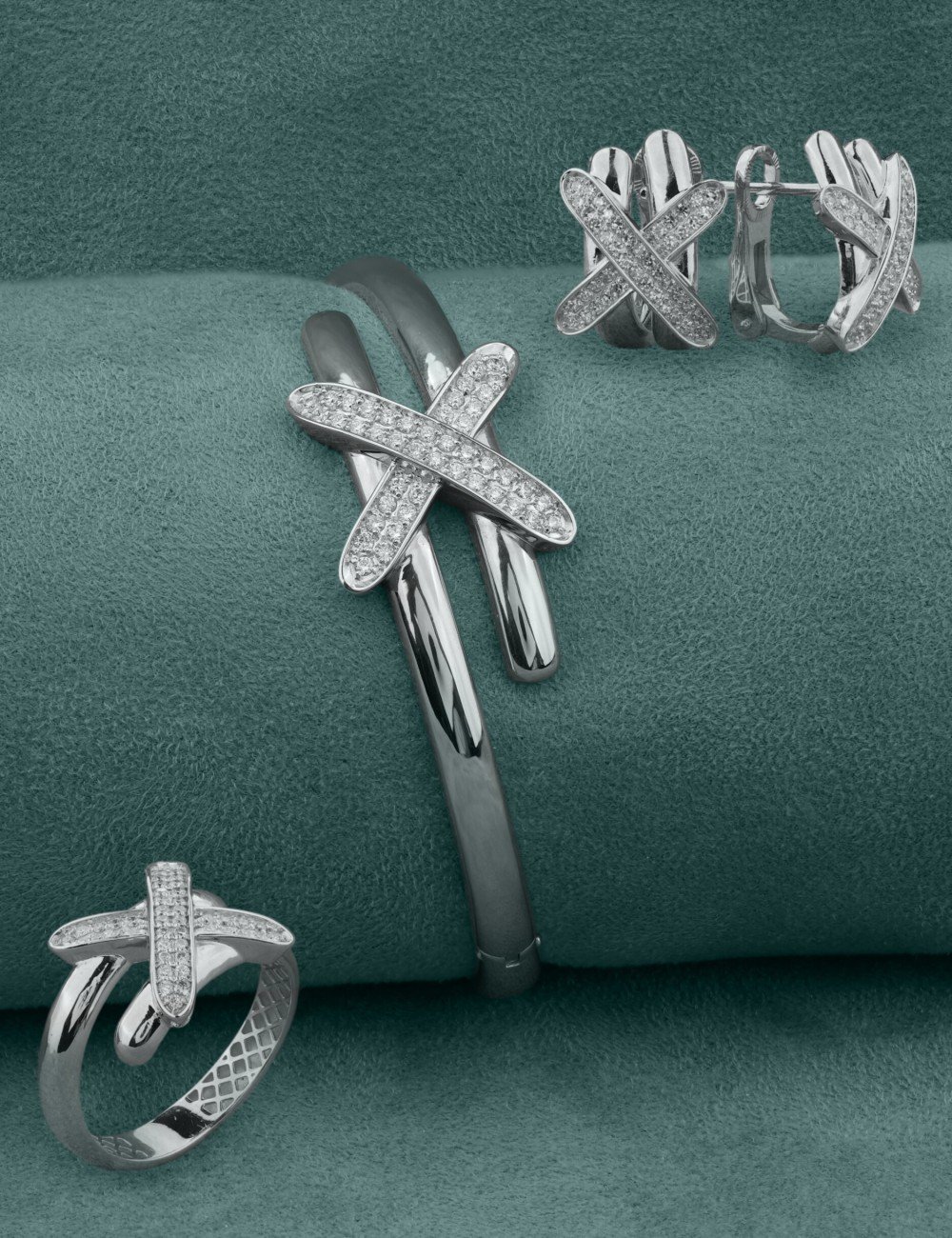 Браслет из белого золота 585 пробы c бриллиантами