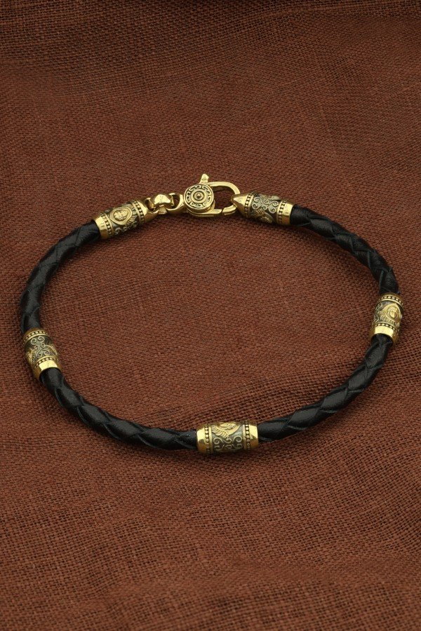 Браслет из лимонного золота c кожаным шнурком