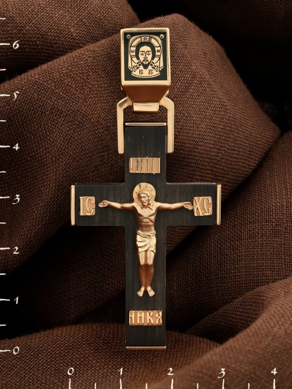 Крест из золота c эмалью и эбеновым деревом