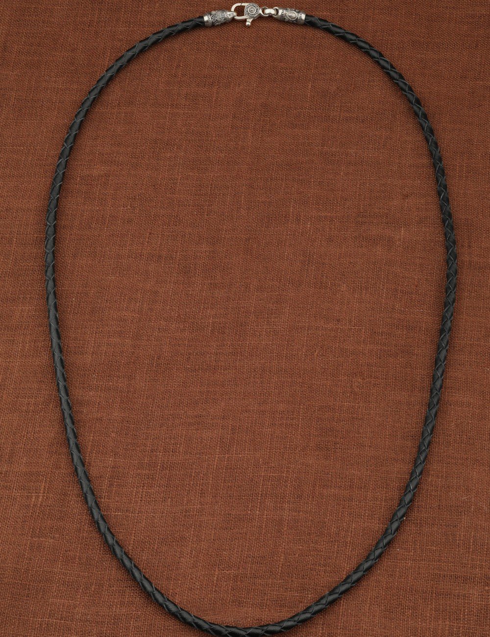 Гайтан из белого золота c кожаным шнурком