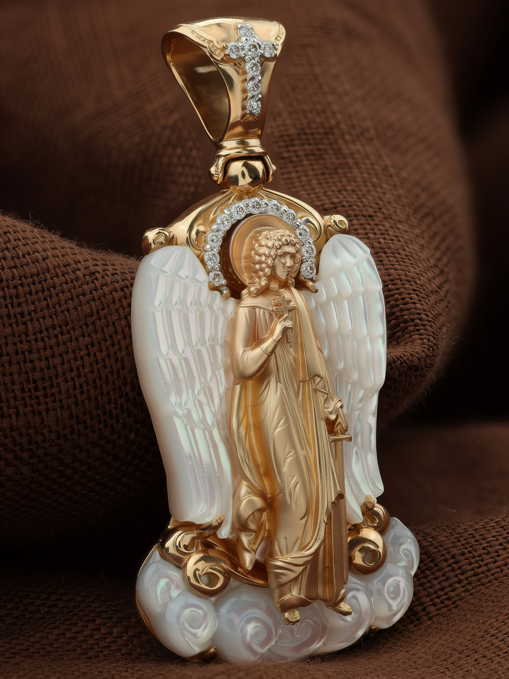 Образок из золота c бриллиантами и перламутром