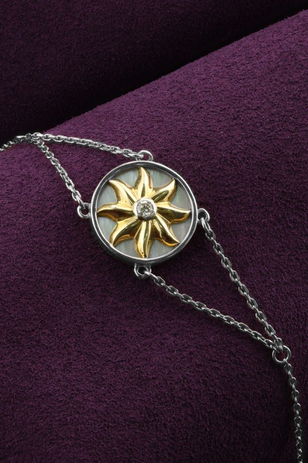 Браслет из белого золота 585 пробы c бриллиантами и перламутром